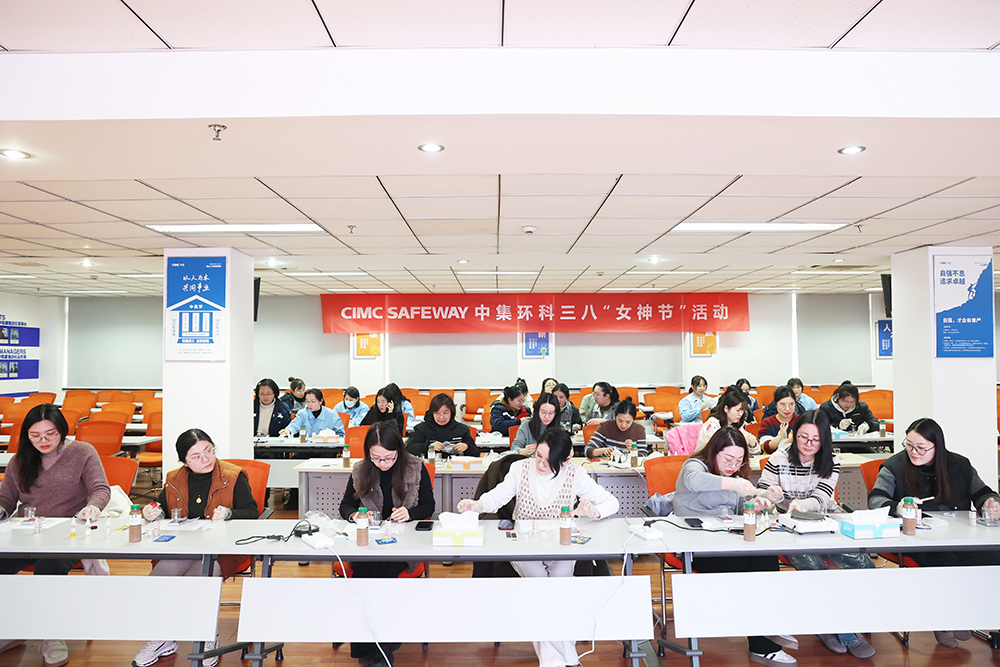 �������� �������̡�������luck18��չ�����ˡ���Ů��ϵ�л